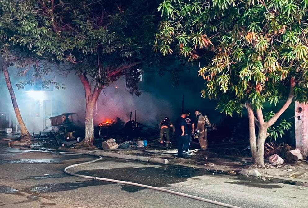 Reportan incendio en la colonia Anáhuac en Los Mochis