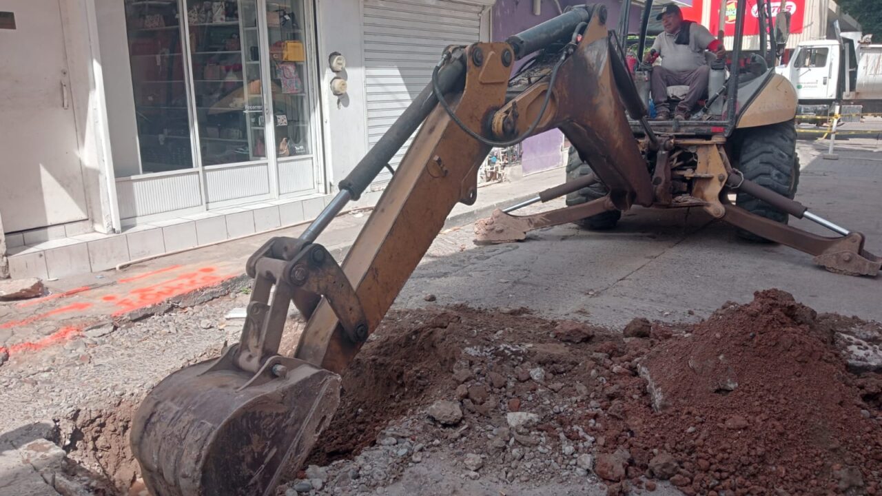 JAPAMA realiza reparación puntual en colector sanitario