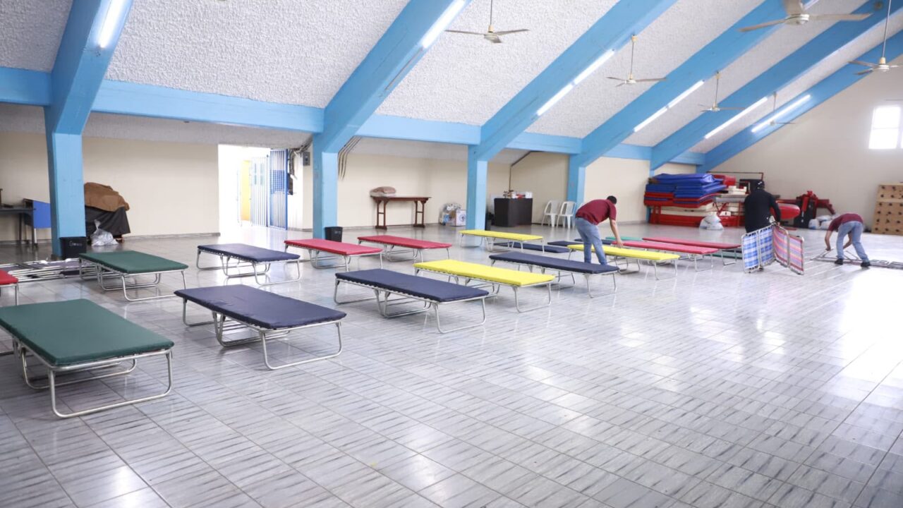DIF Mazatlán habilita refugio temporal en el ICO para atender a familias que lo requieran