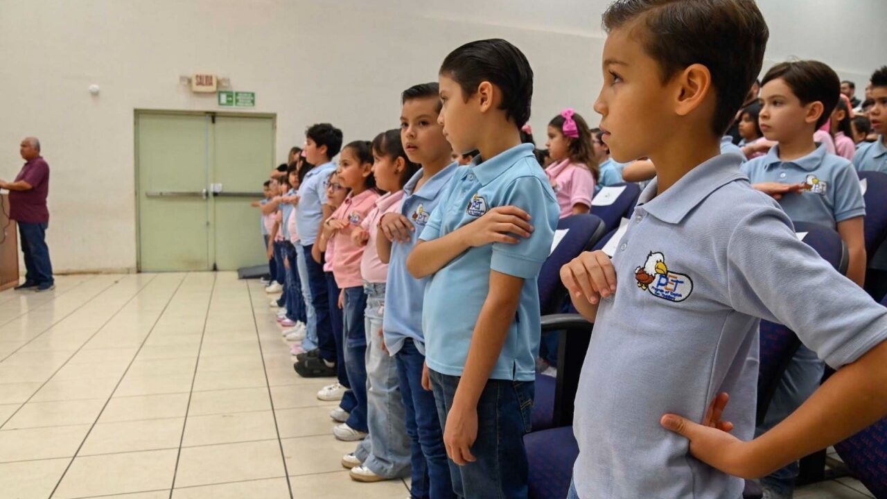 Egresan más de 80 niños y niñas del programa infantil de inglés PET del Centro de Estudio de Idiomas de la UAS; herramientas globales para el desarrollo integral
