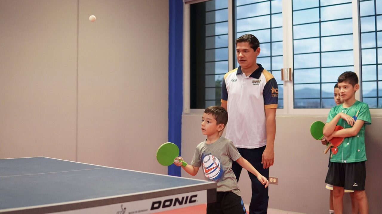 ¡Más que un juego! La Facultad de Educación Física y Deporte de la UAS impulsa cursos de verano de tenis de mesa para niños y jóvenes