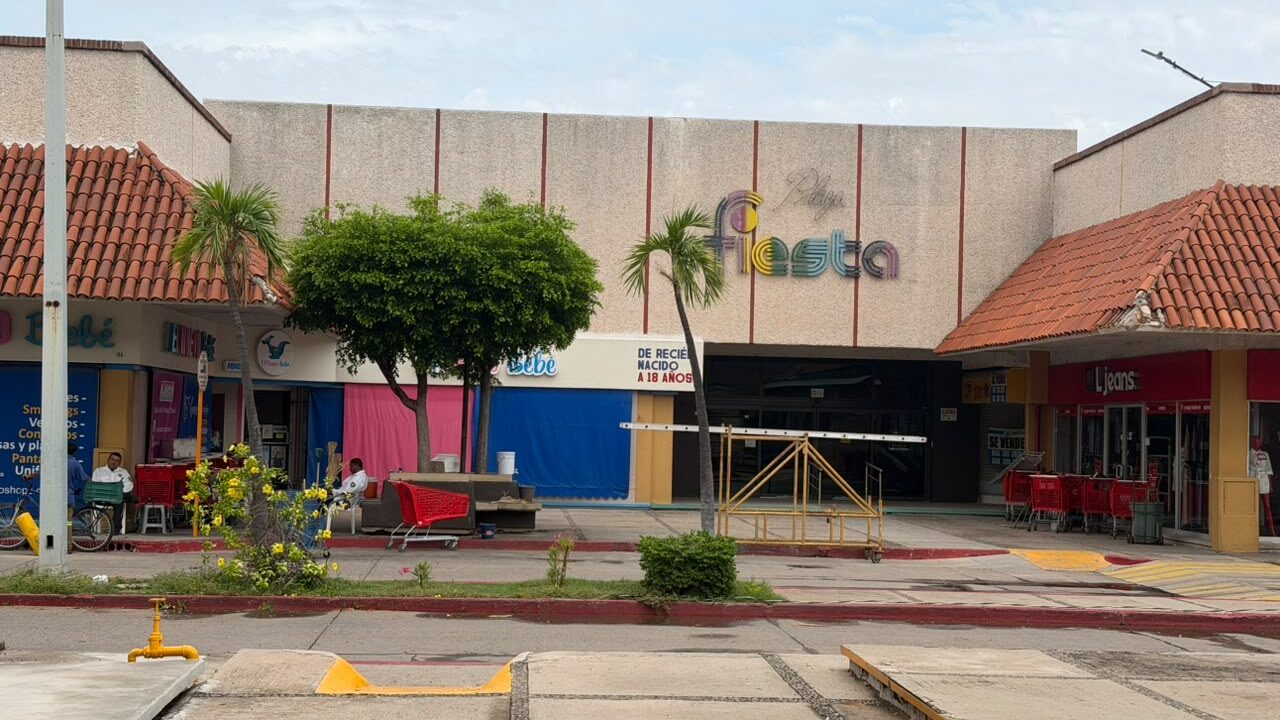 Solo 30 locales abrirán a finales de agosto; el resto espera el pago de daños para reparar la plaza