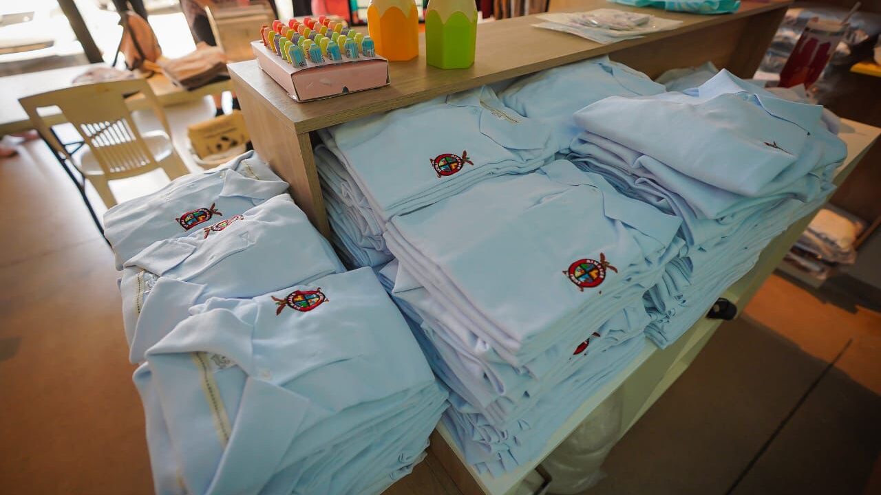 Baja afluencia para canje de uniformes y compra de útiles escolares en Ahome: Canaco