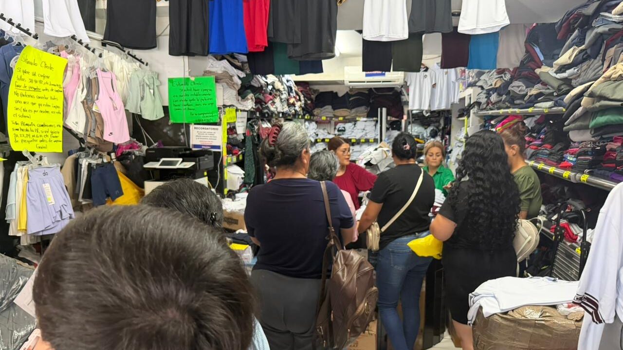 Disminuyen filas para el canje de uniformes con el inicio de clases en Ahome