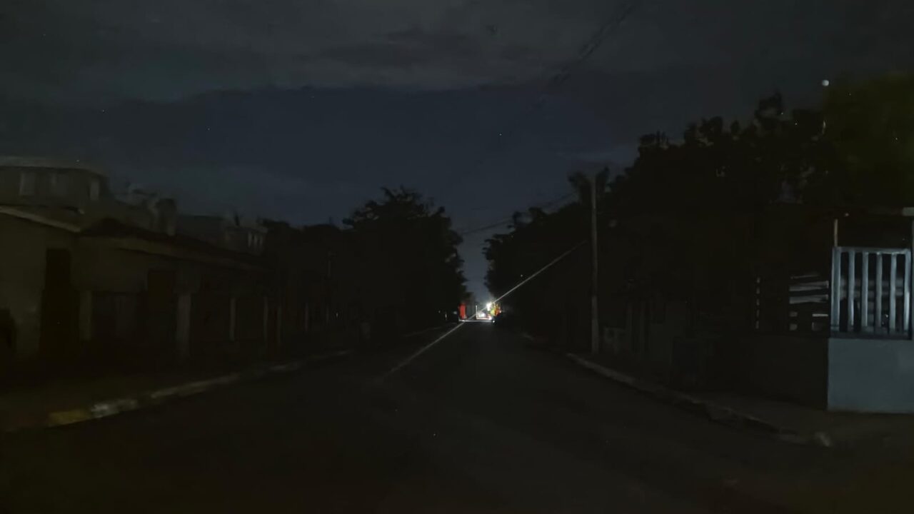 Robo de cableado en luminarias mantiene a oscuras a Los Mochis