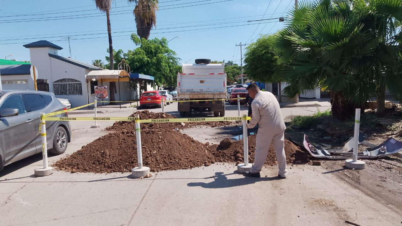 JAPAMA restringe circulación por nuevo socavón en la colonia Álamos II de Los Mochis