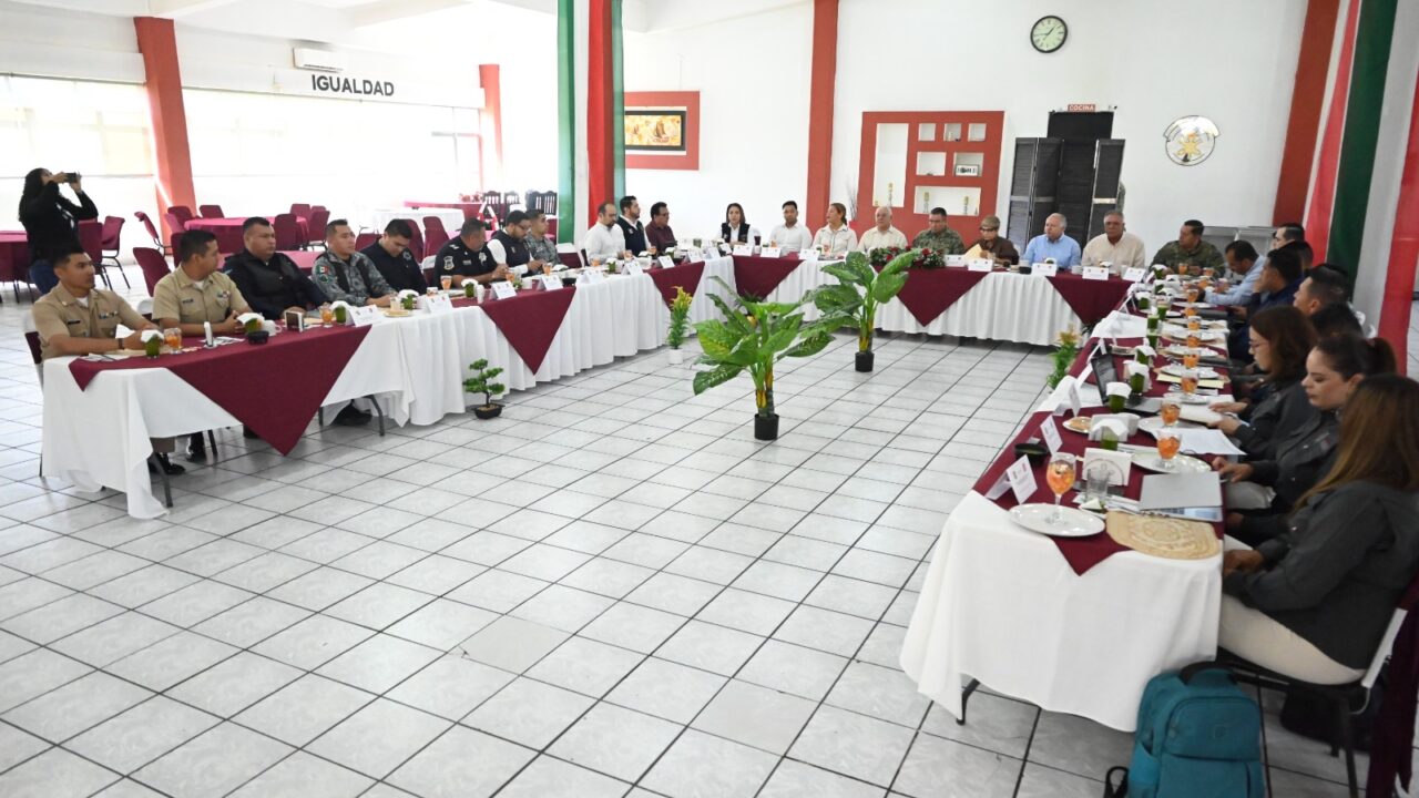 Alcaldesa Evangelina Llanes Carreón participa en Mesa para la Construcción de Paz de la región