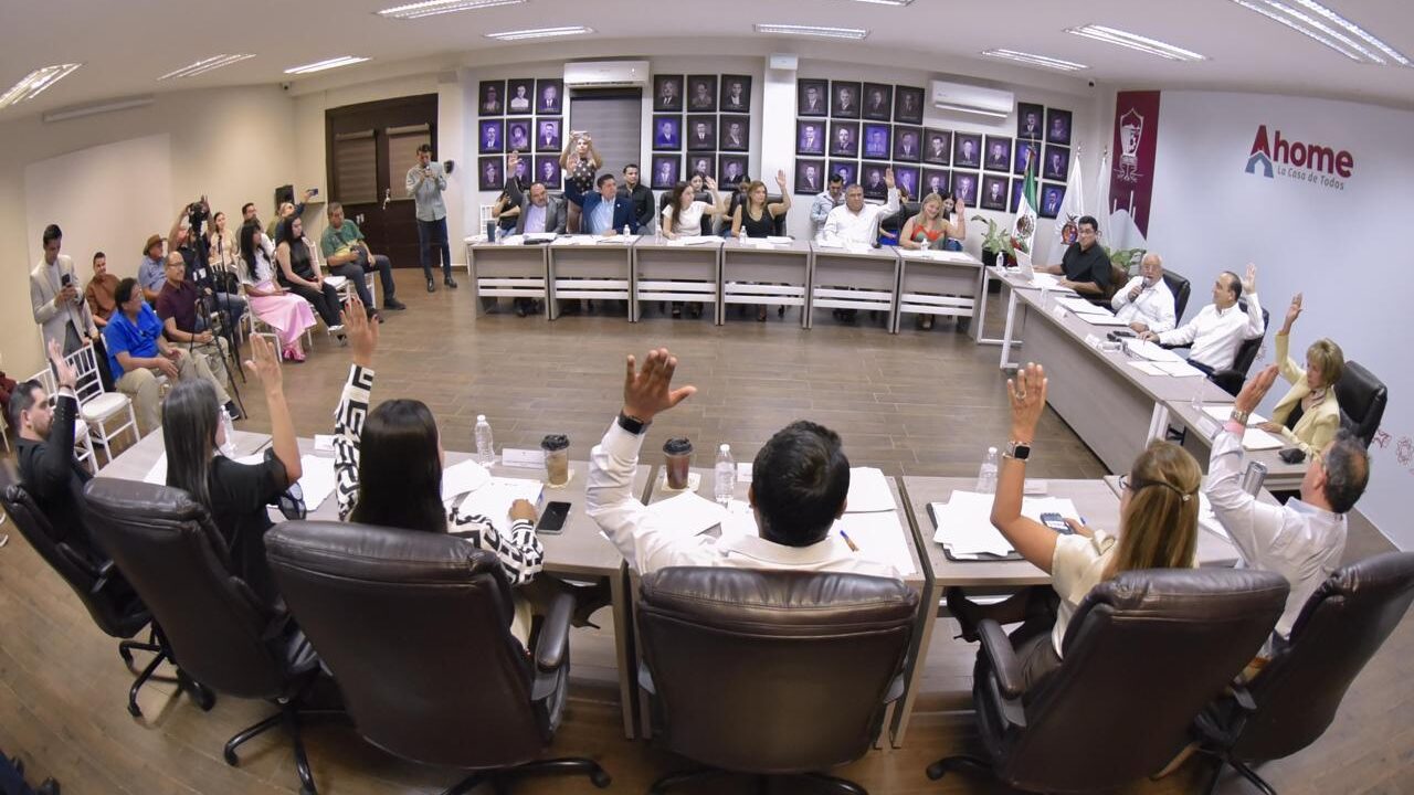 Síndica Procuradora expone informe semestral durante sesión de Cabildo