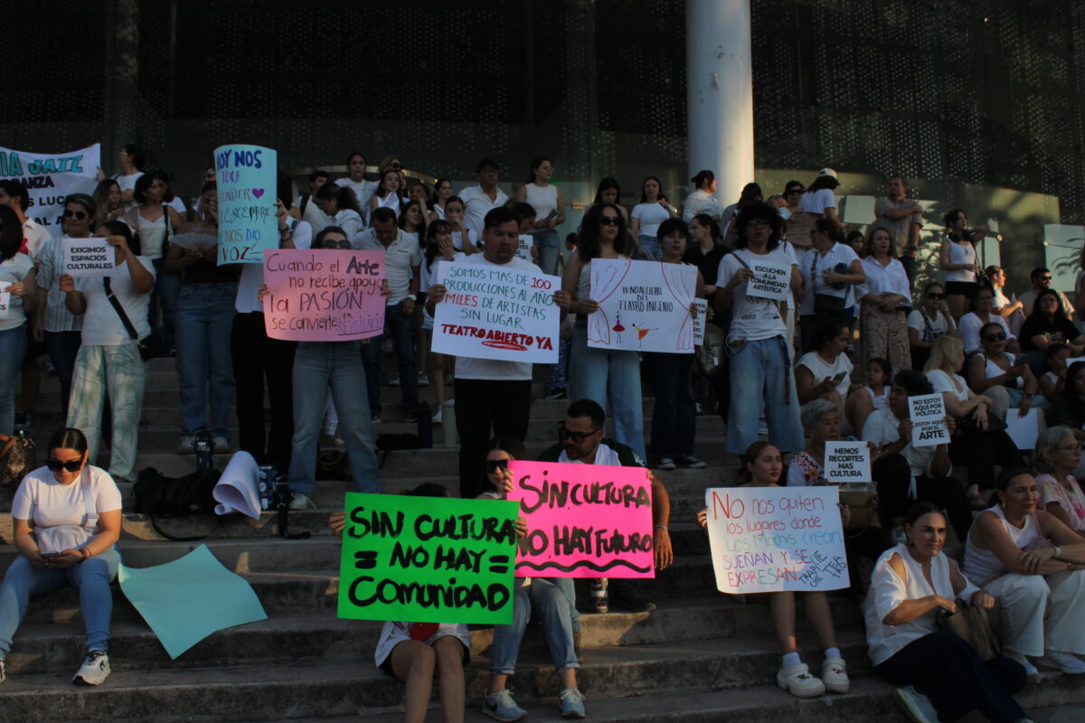 «Teatro abierto, pueblo despierto»: Artistas se manifiestan tras cierre de Teatro Ingenio