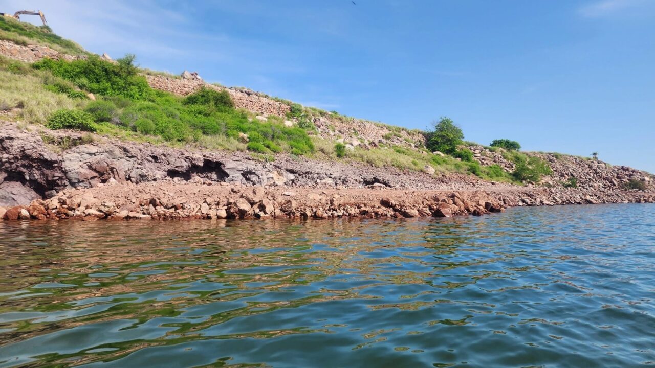 ¡Le ganan terreno al mar! Síndico denuncia trabajos de relleno en Topolobampo