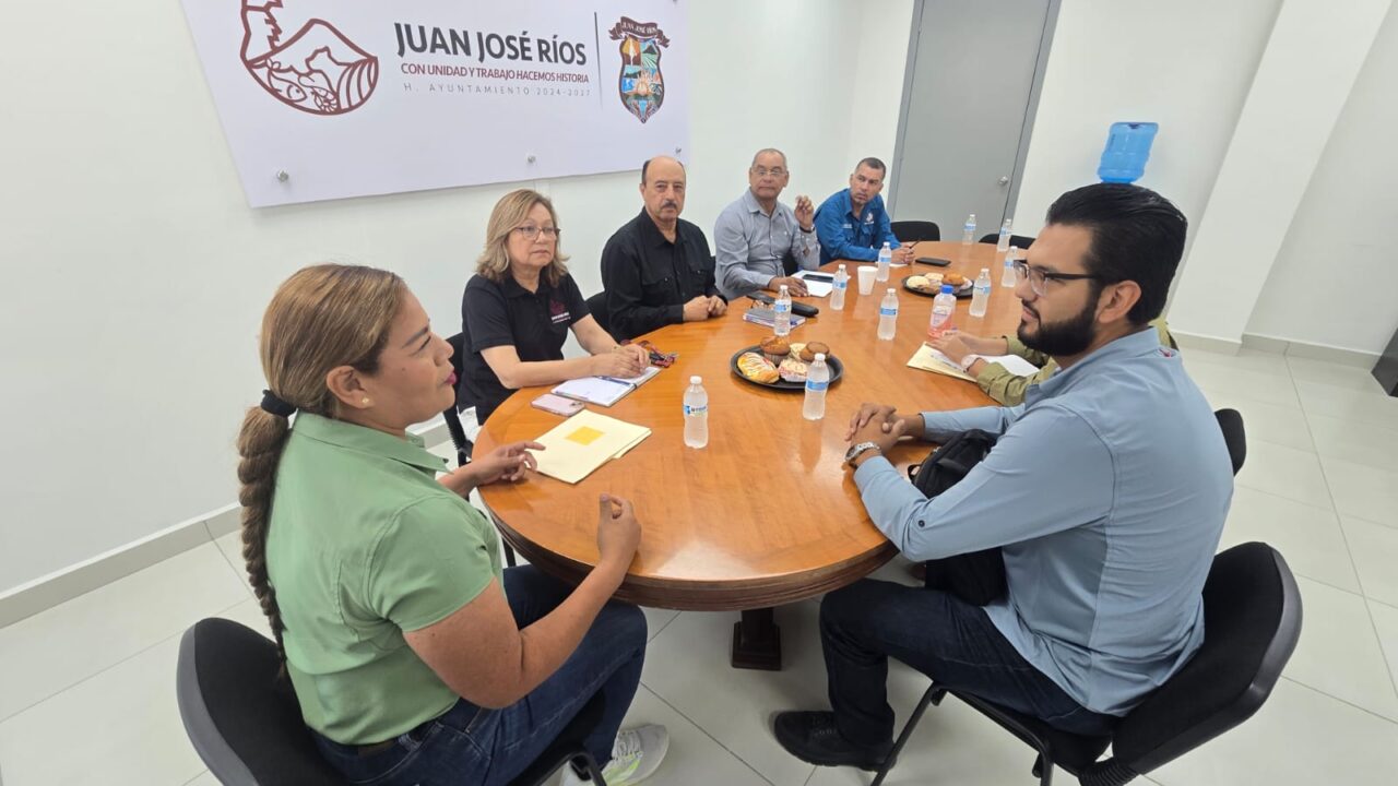 Alcaldesa Evangelina Llanes sostiene reunión de trabajo con INSUS Sinaloa para avanzar en la regularización de la tierra del Municipio