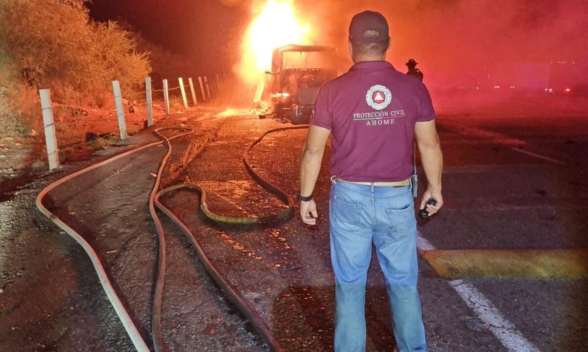Reportan incendio por la carretera Internacional México 15