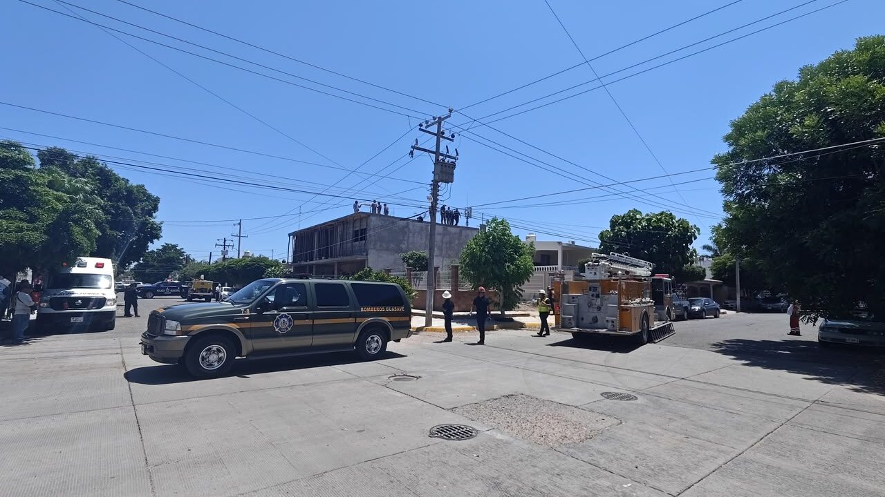 Trabajador resulta lesionado tras recibir descarga eléctrica en una obra en Guasave