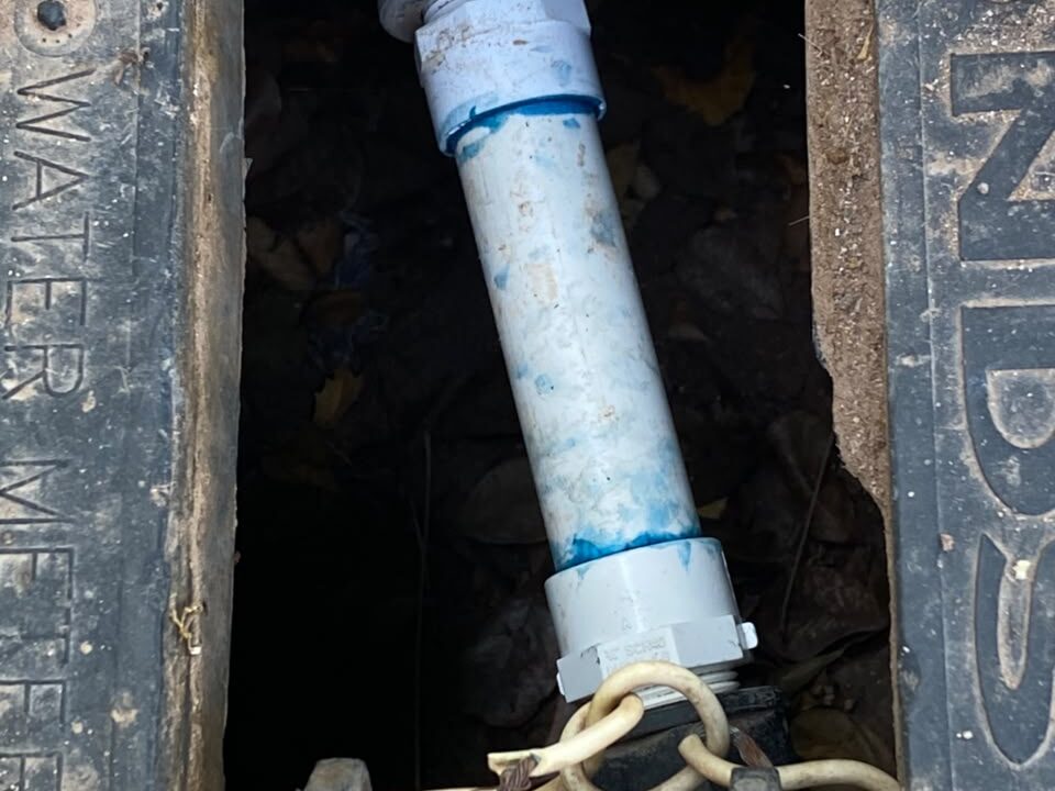 Reportan robo de medidor de agua en colonia Las Canteras