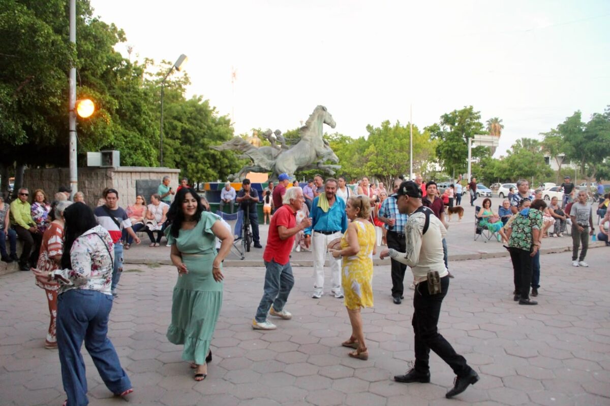 ¡Pura alegría y ritmo en una nueva edición de “Bailando en la Plaza”!