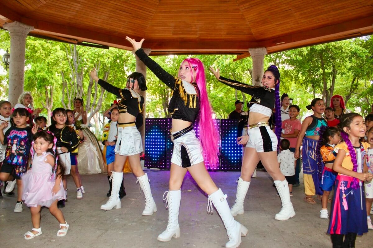 “Las Guerras K-Pop” hicieron cantar a grandes y pequeños en Bohemia en la Plaza