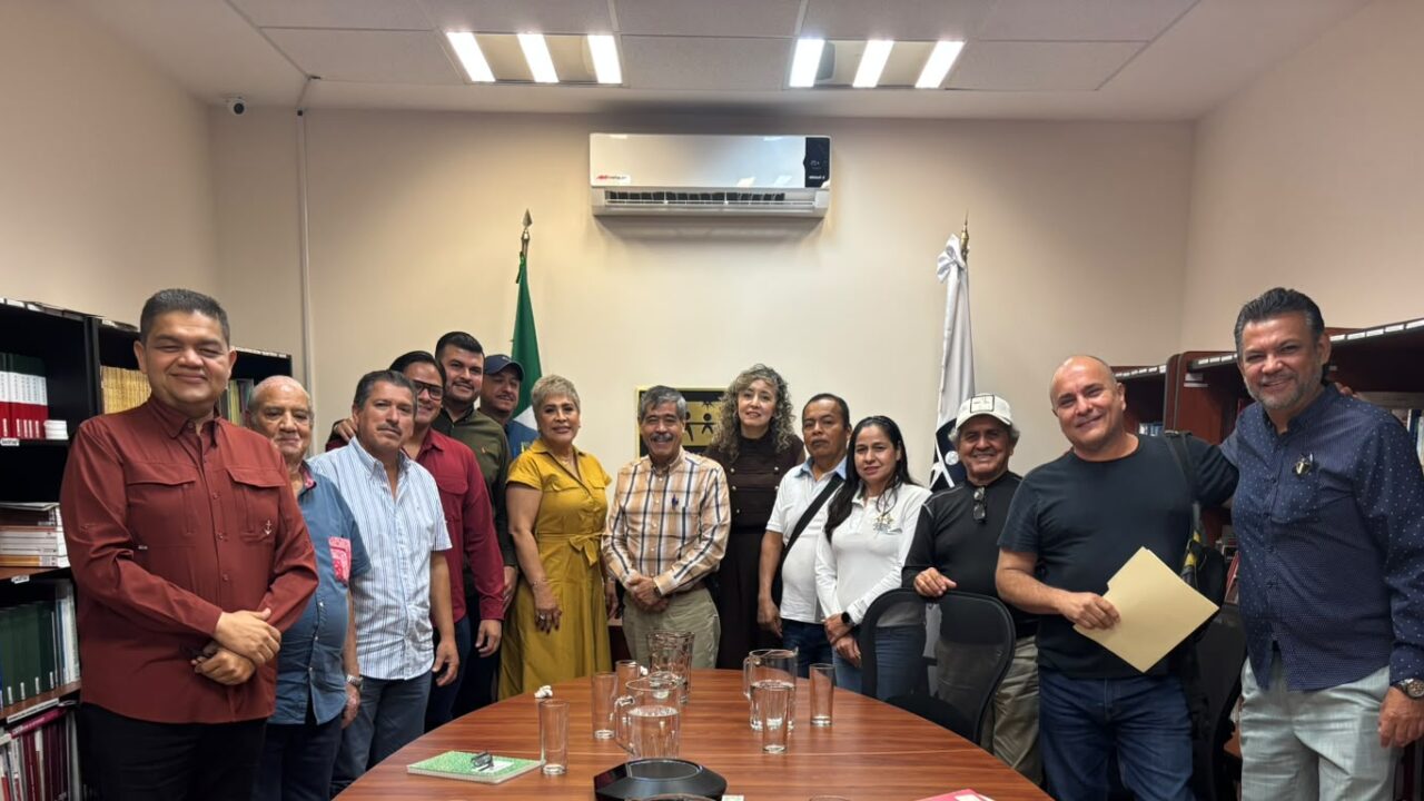 Logran consenso de regularizar ambulantaje CORE33, CANACO, CEDH, ambulantes, artesanos y municipio