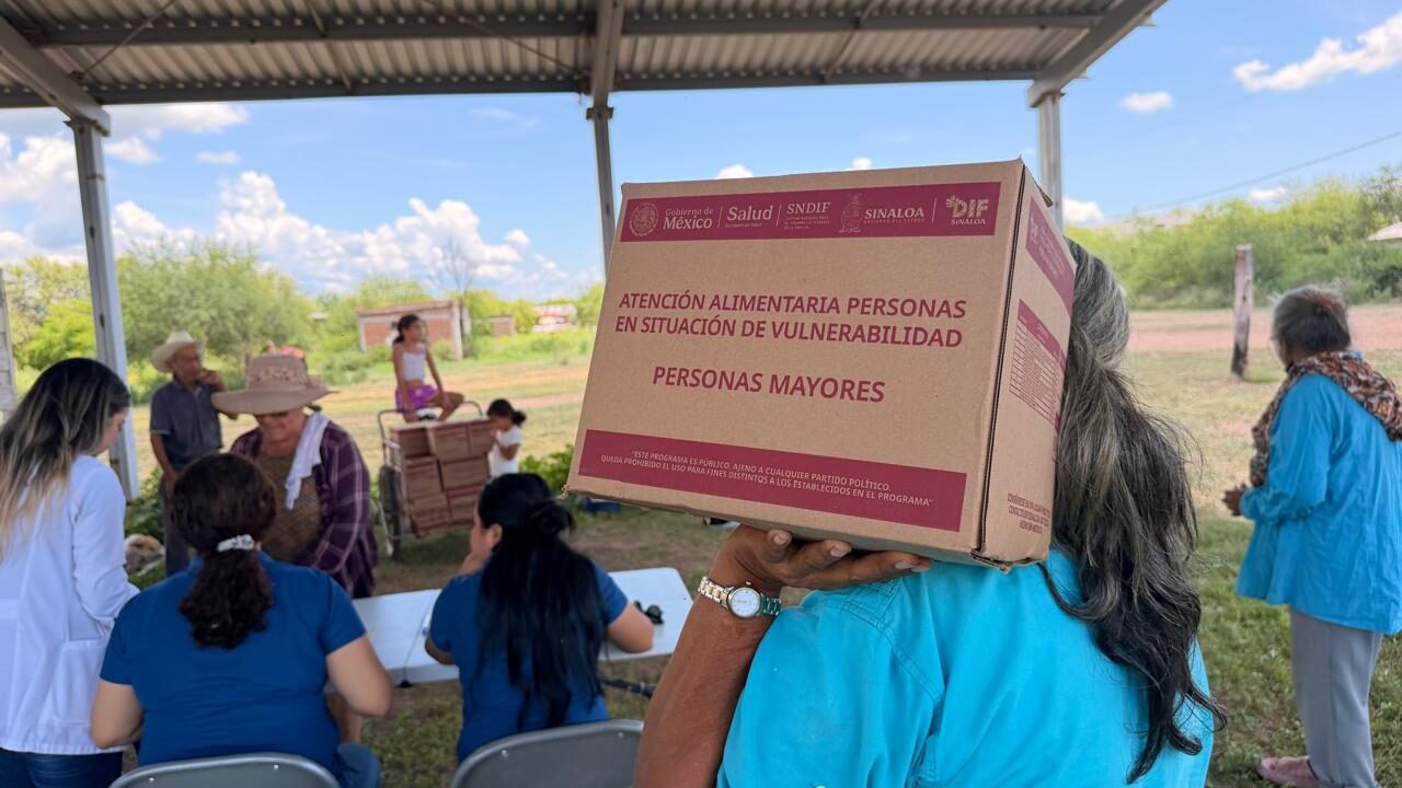 Acerca DIF Juan José Ríos apoyos alimentarios a comunidades del municipio