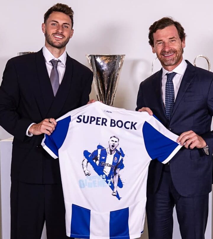 Santiago Giménez ya luce los colores del Porto