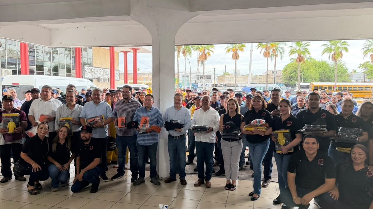 Ayuntamiento de Ahome entrega uniformes de protección a trabajadores sindicalizados