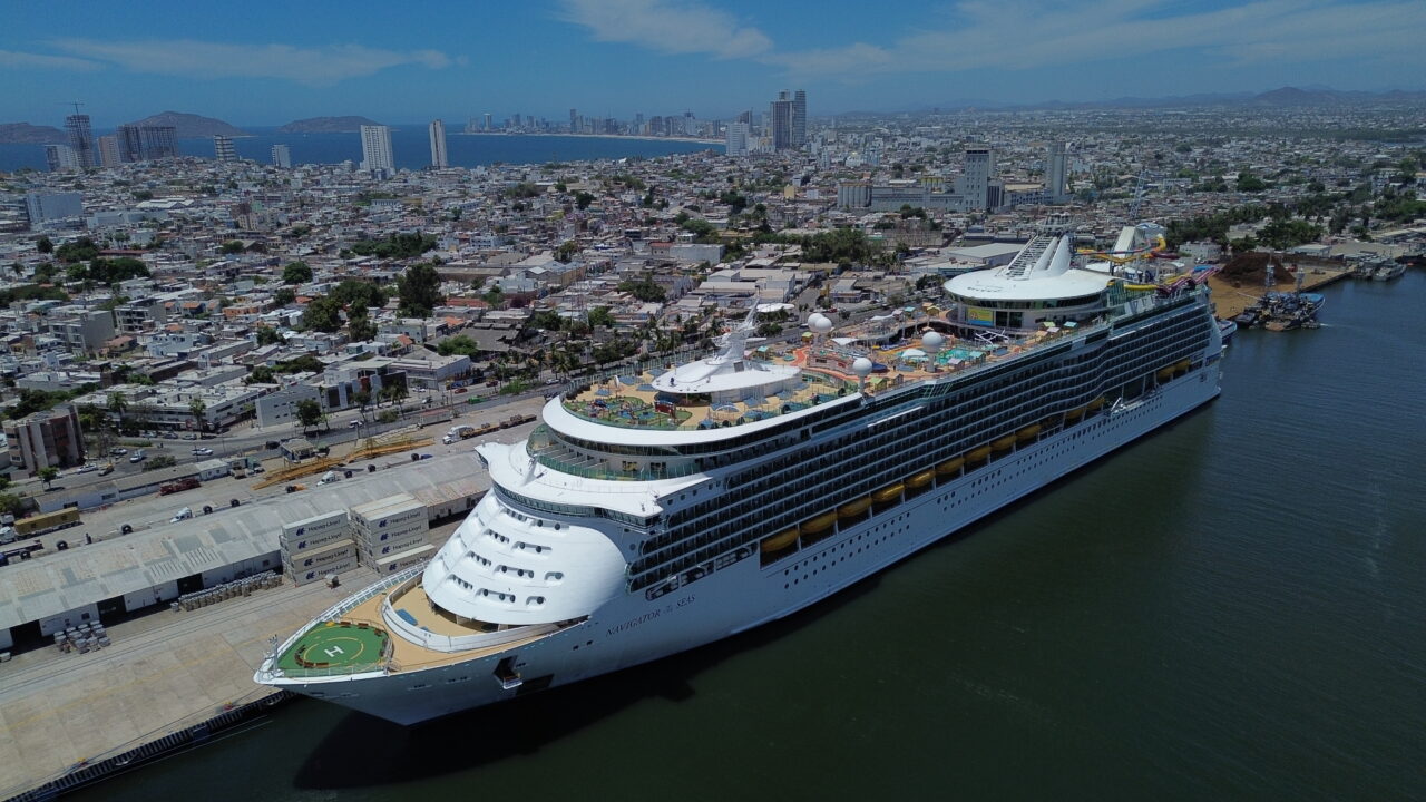 Arriba a Mazatlán el crucero “Navigator of the Seas”, con más de 3,800 visitantes