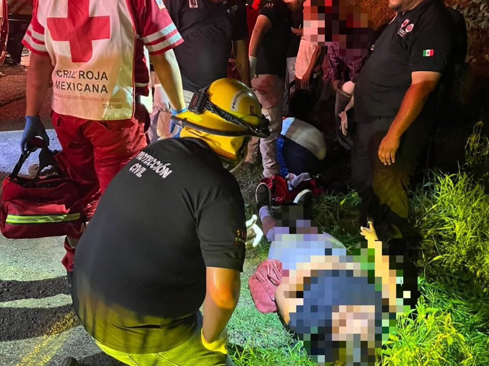 Seis hospitalizados tras choque frontal sobre la carretera