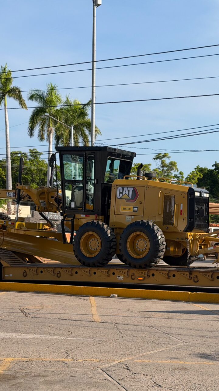 Ahome adquiere nueva motoniveladora para atender caminos y calles de las siete sindicaturas