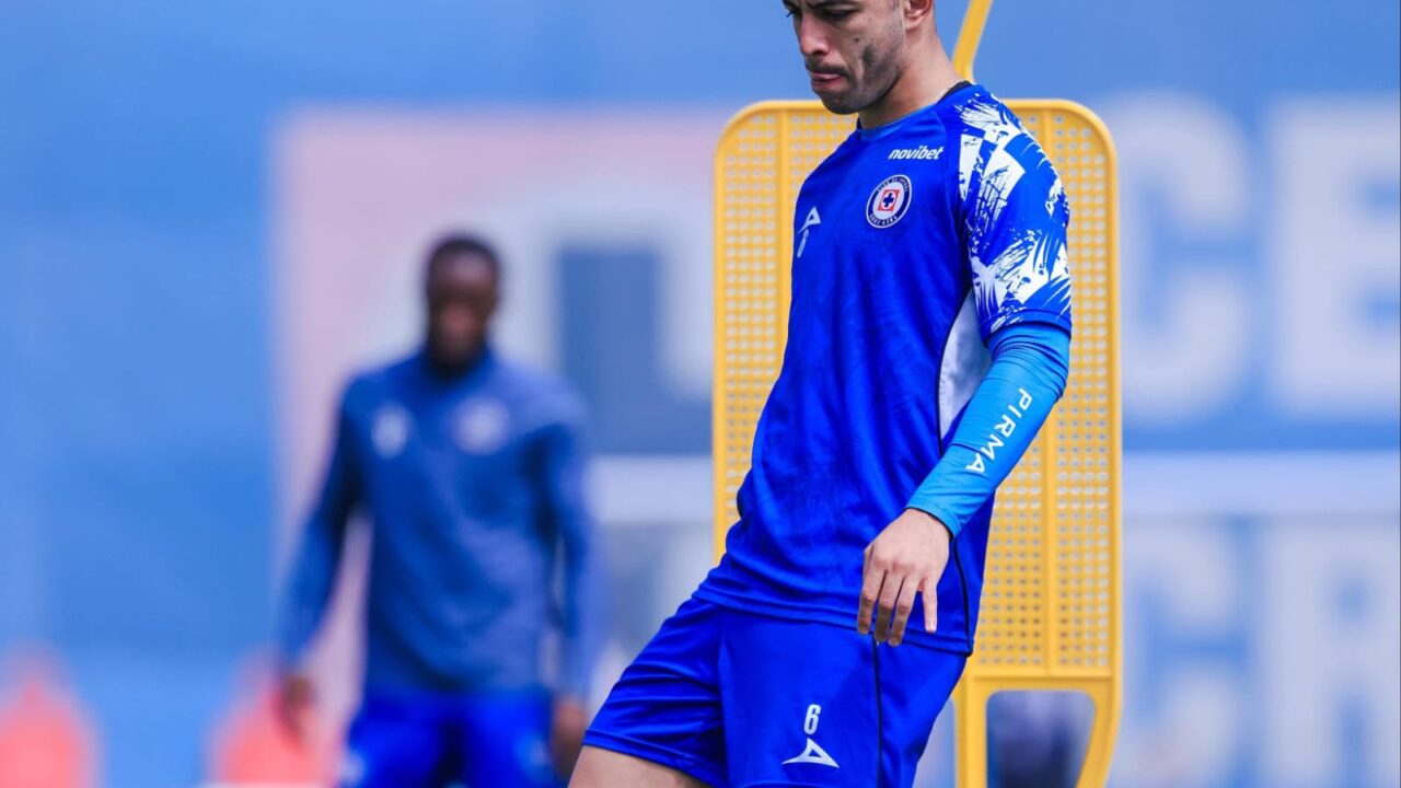 Oficial: Erik Lira se queda en Cruz Azul