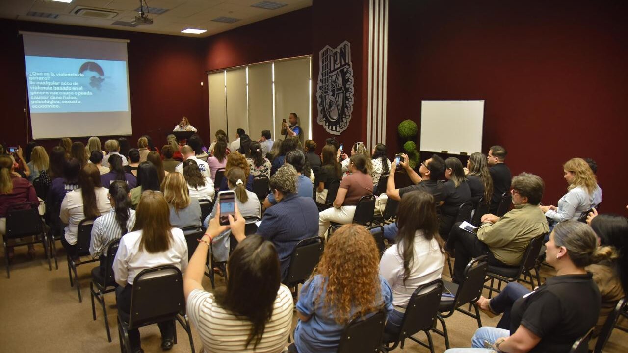 Servidores públicos participan en Foro Violencia de Género de la SEMUJERES