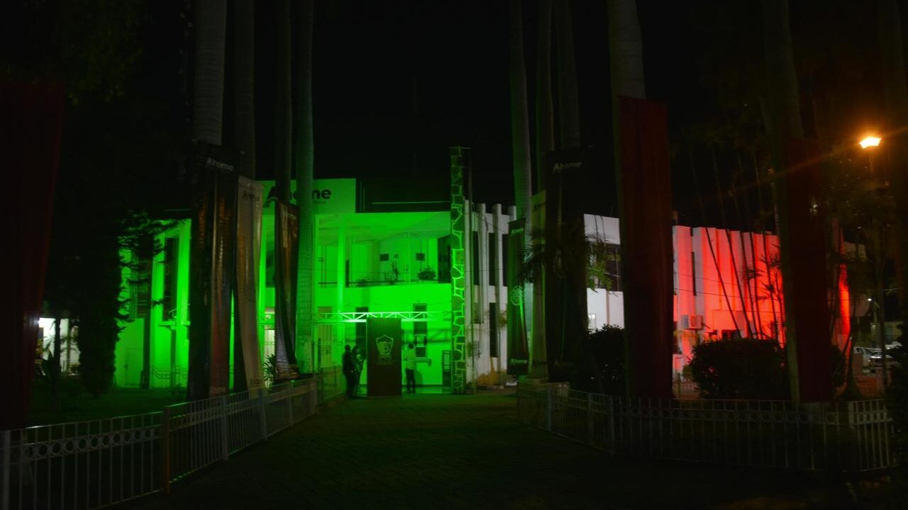 Se encienden luces patrias en Palacio Municipal de Ahome
