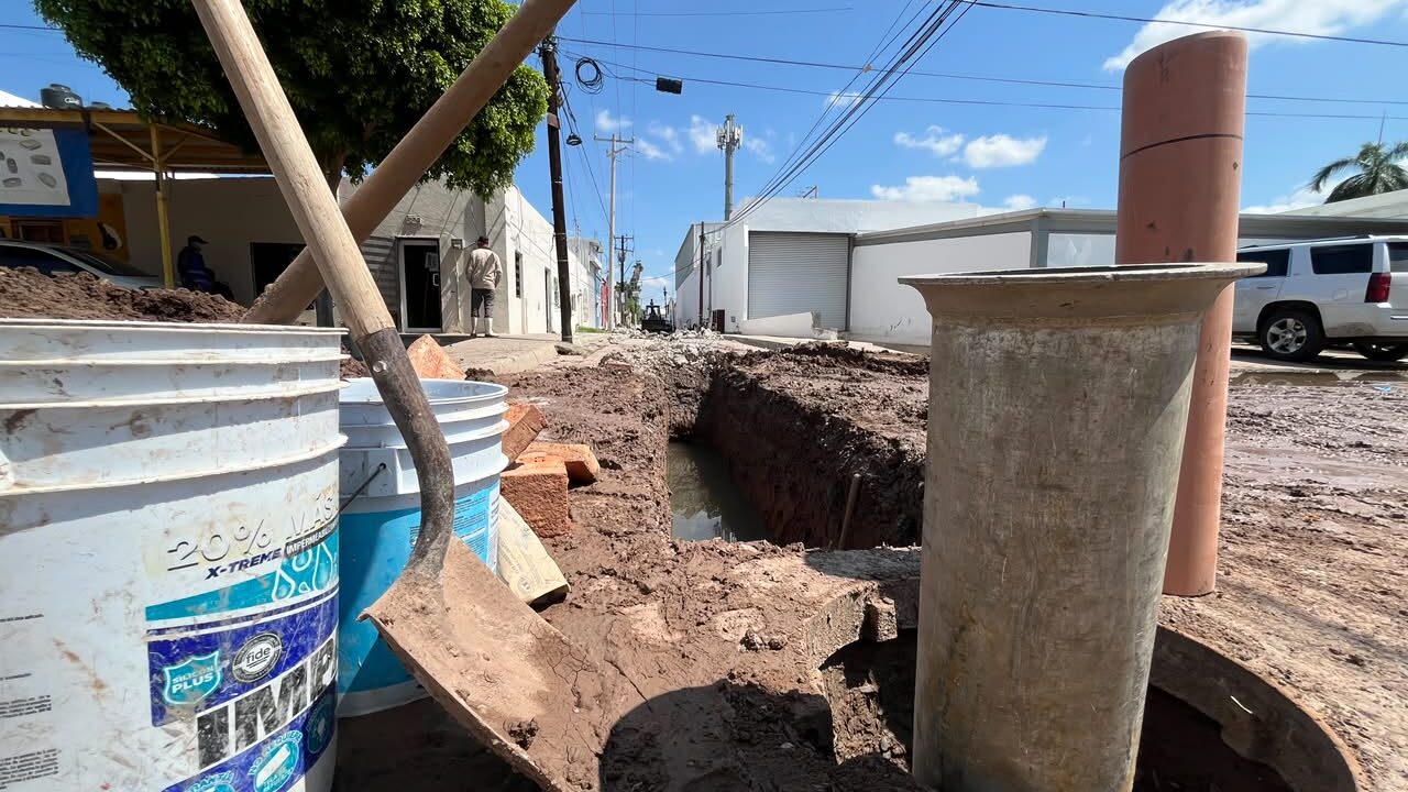 JAPAMA rehabilita tramo de drenaje sanitario en el Centro de Los Mochis
