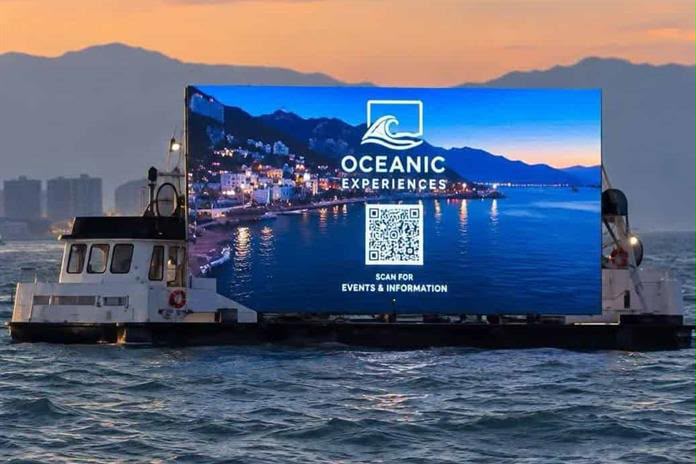 Pantalla de publicidad en el mar de Puerto Vallarta desata rechazo ciudadano