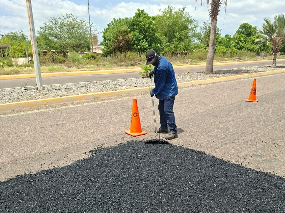 Mil 500 m2 en reparación de bacheo en zona urbana y rural