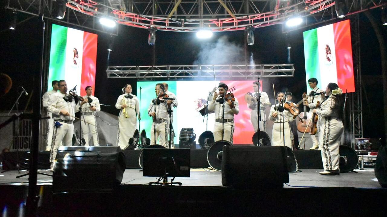 Música, danza, mariachi y fuegos artificiales dan cierre a las Fiestas Patrias