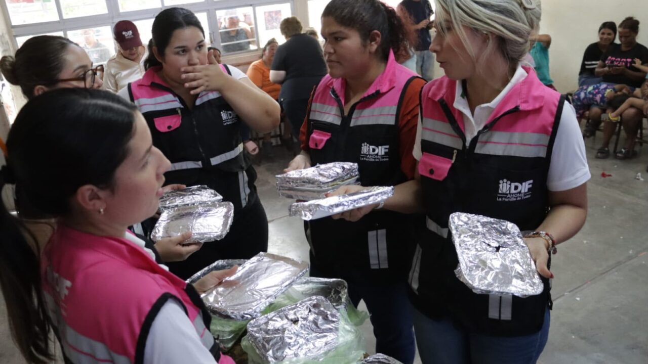 Tres niveles de Gobierno atienden a familias de El Colorado; inicia limpieza de zonas afectadas
