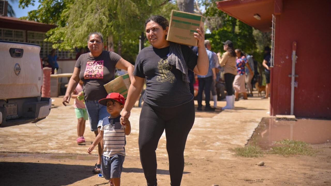 Gobiernos coordinan atención a familias de El Colorado tras ingreso del mar a viviendas
