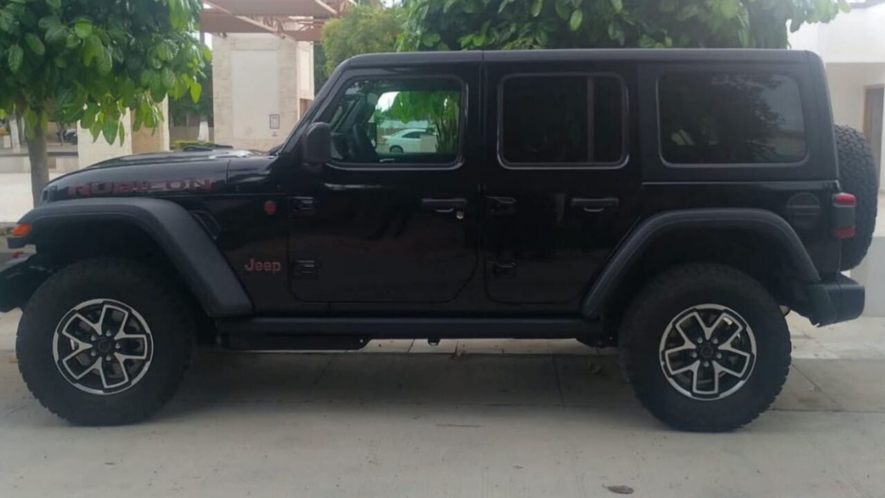 Dos vehículos con cargadores y cartuchos son asegurados en Los Mochis