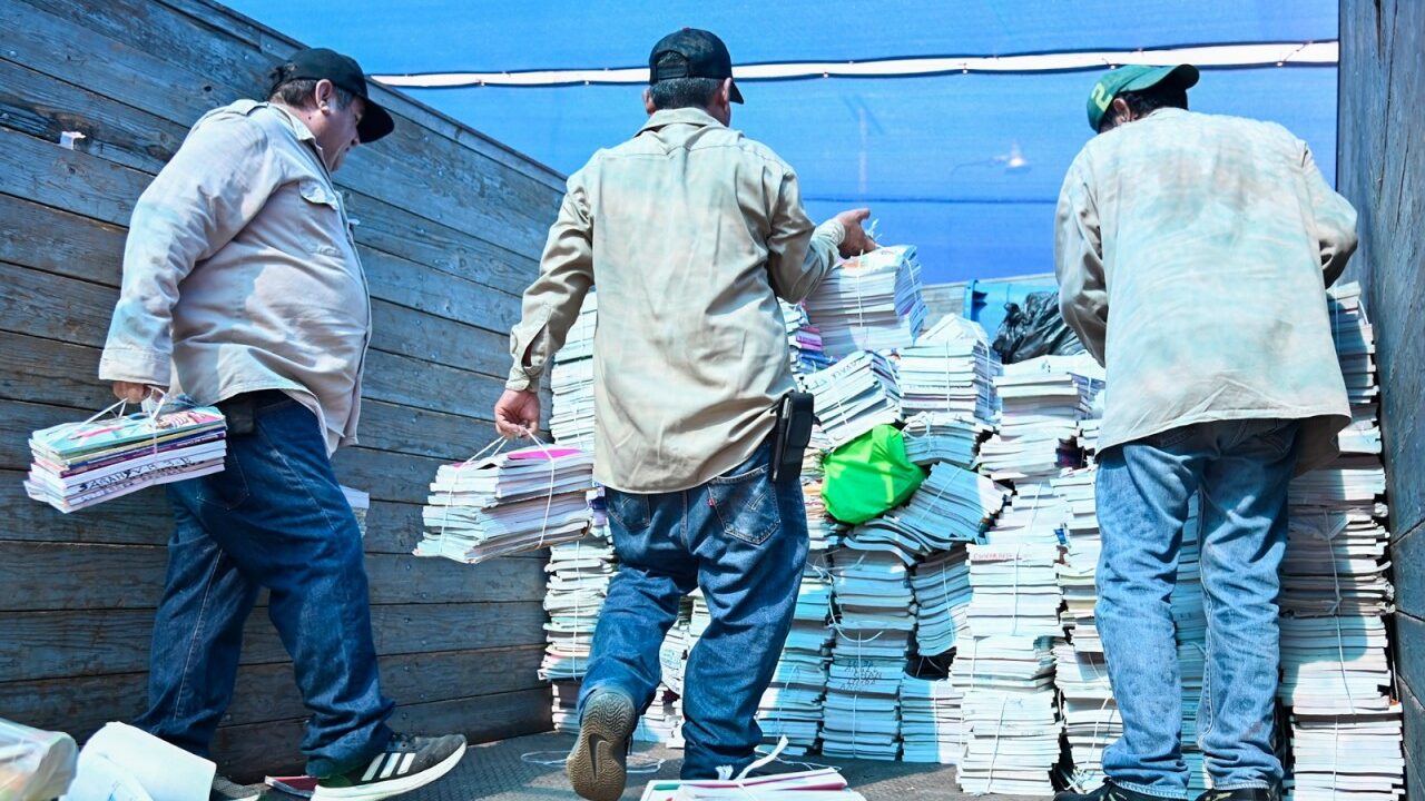 Con más de 7 mil libros acopiados, la Preparatoria Dr. Salvador Allende y Bienestar Universitario impulsan la sustentabilidad en jornada de reciclaje