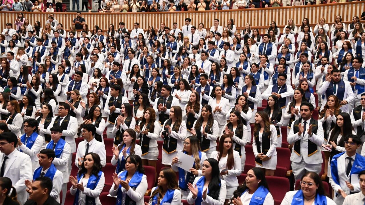 Con altos estándares de calidad y sentido humano, egresan 300 nuevos cirujanos dentistas de la Generación 2021-2026 de la Facultad de Odontología