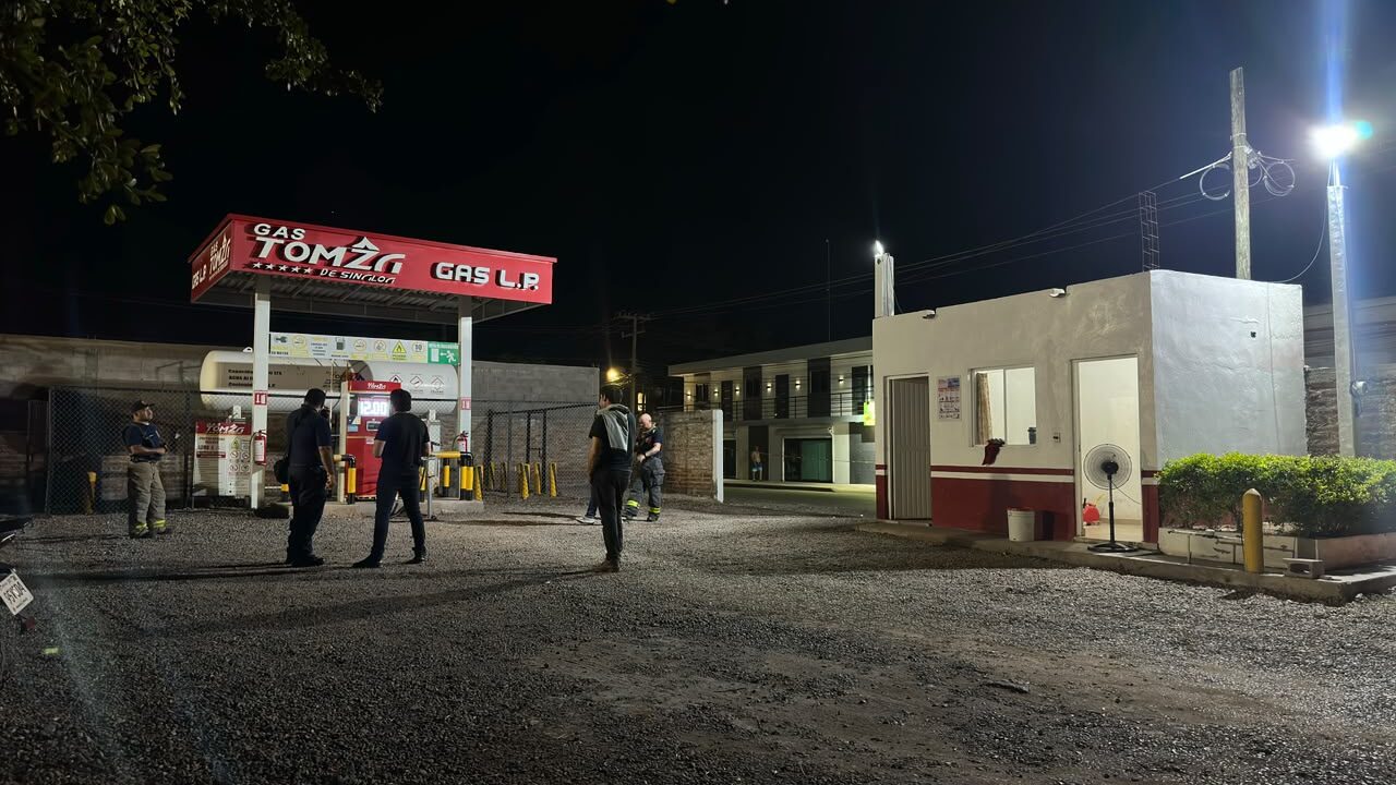 Evacúan a vecinos de la 75 en Los Mochis por fuga de gas en estación de servicio