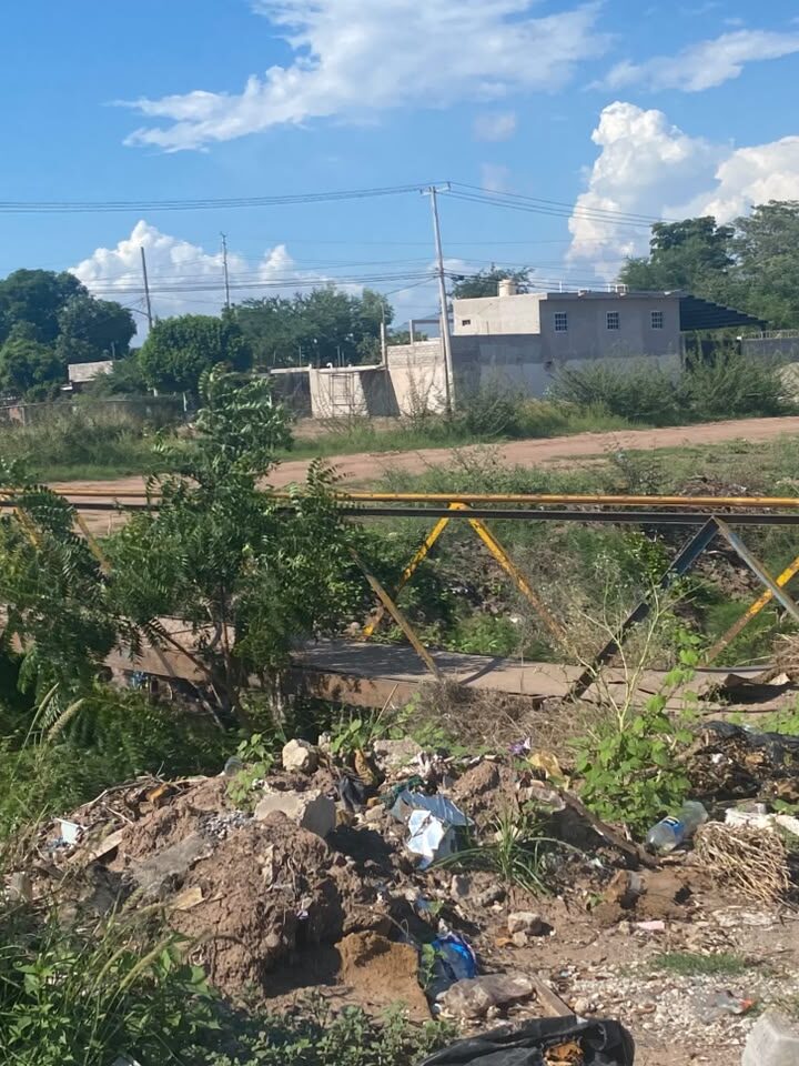 Vecinos exigen reparación de puente sobre el Dren Chihuahuita; temen accidentes