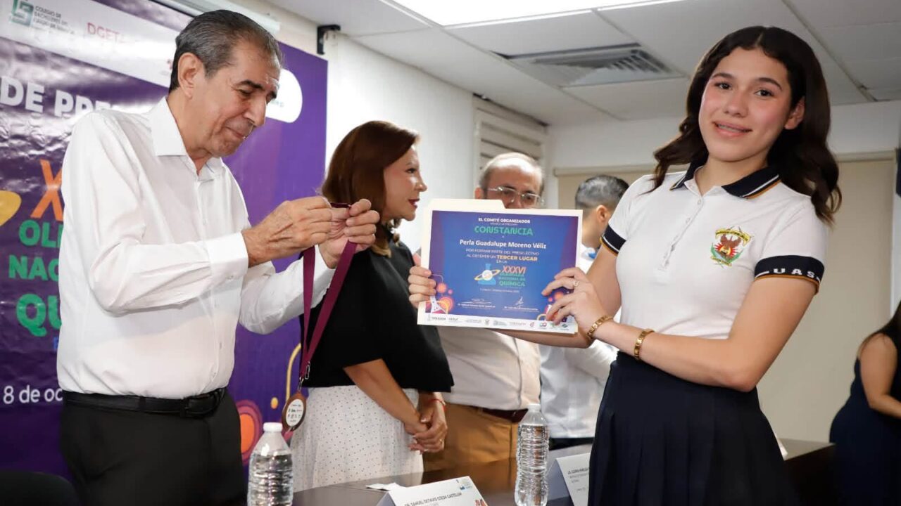 Perla Moreno, estudiante de la UAS sobresale en certamen estatal de Química