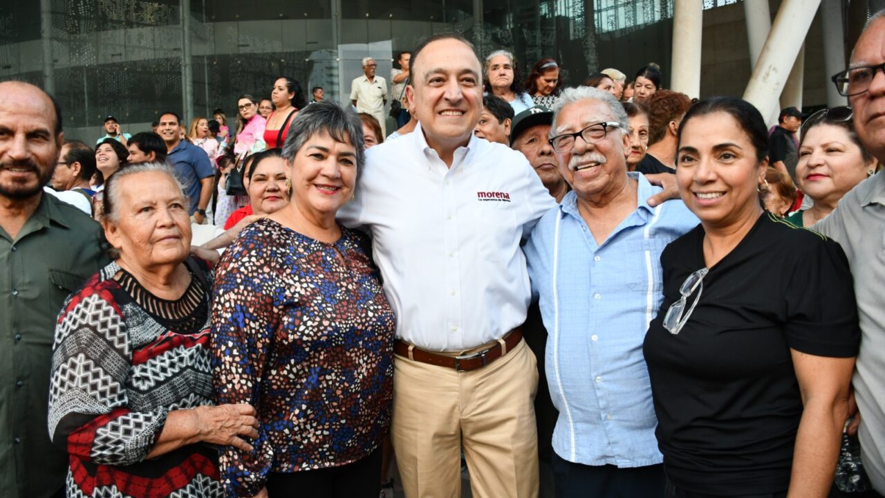 Antonio Menéndez se registra en busca de la coordinación municipal de Morena en Ahome