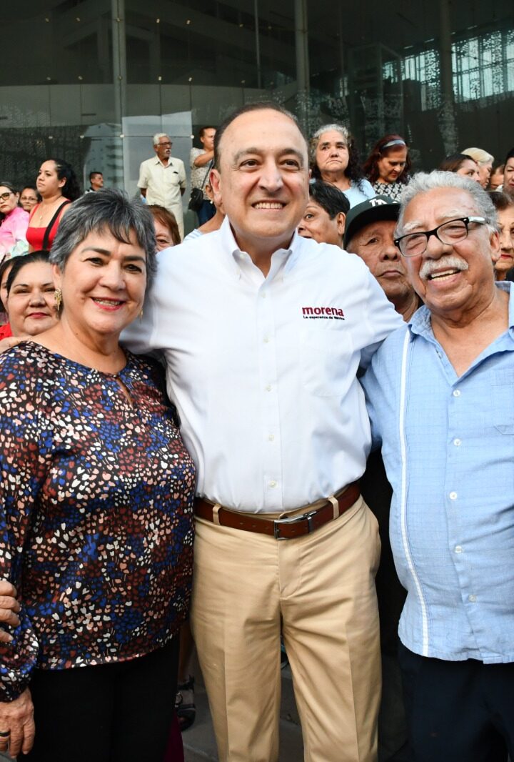 Antonio Menéndez se registra en busca de la coordinación municipal de Morena en Ahome