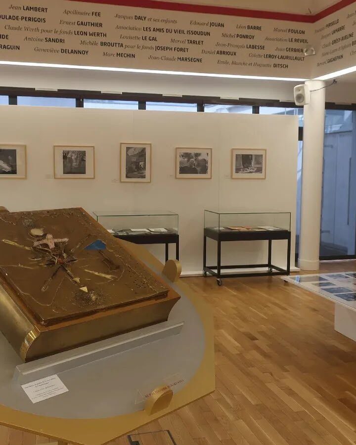 Roban en un museo francés una obra de Dalí valorada como «el libro más caro del mundo»
