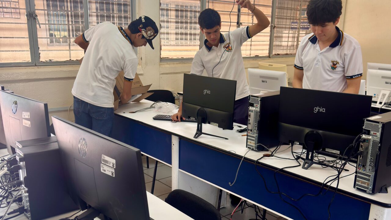 Recibe la Unidad Regional Norte equipos de cómputo que beneficiarán a más de 10 mil estudiantes de la UAS
