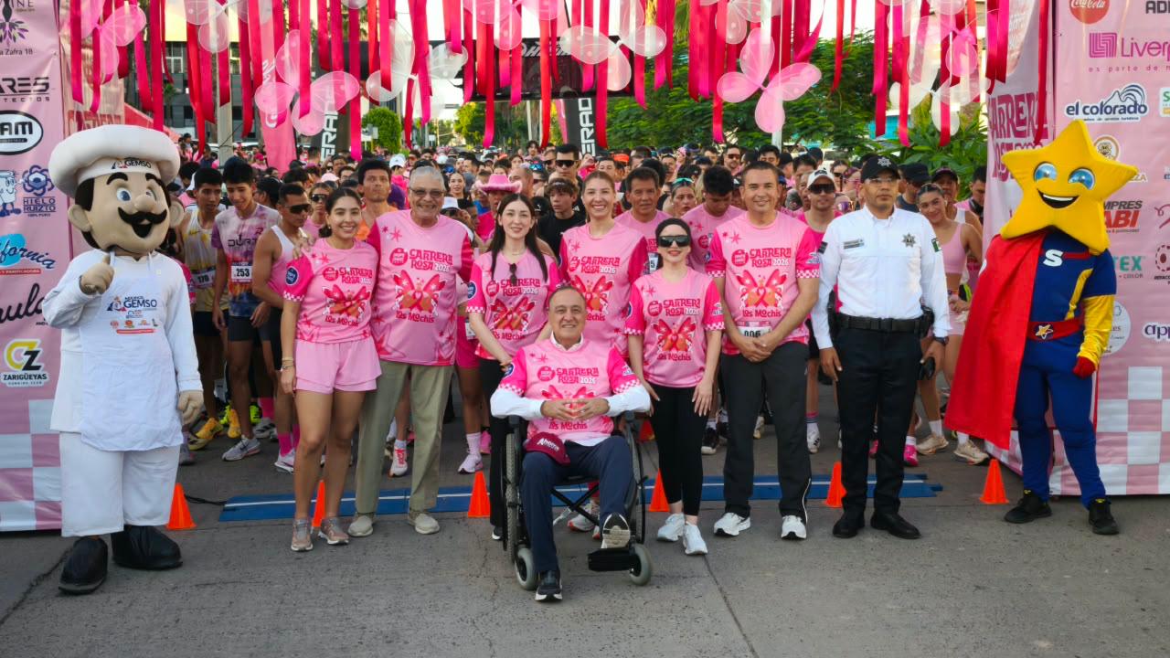 Alcalde Antonio Menéndez da el banderazo de la Carrera Rosa 2026