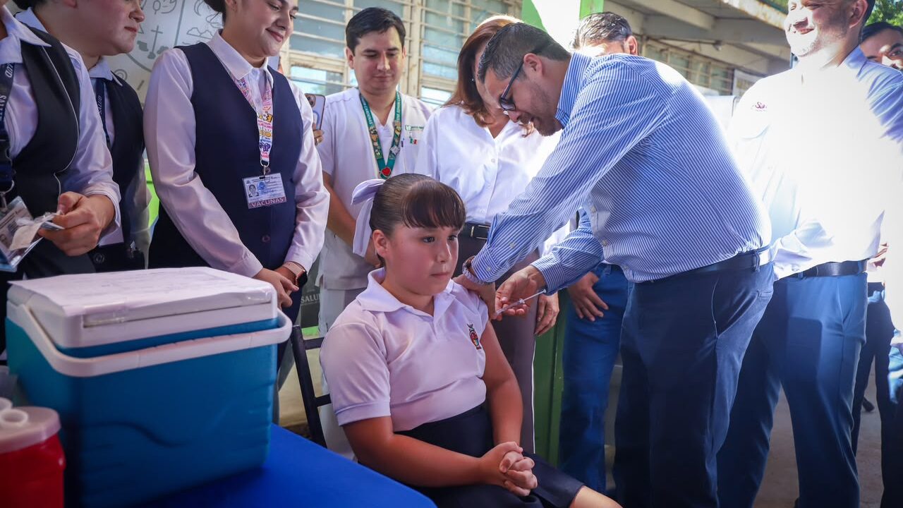 Arranca en Sinaloa la temporada invernal de vacunación contra Influenza, COVID-19 y VPH