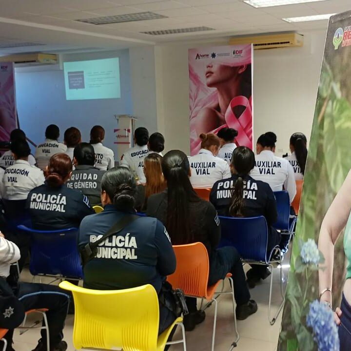 Promueven en Ahome la detección oportuna del cáncer de mama con conferencia a mujeres de la SSyPC