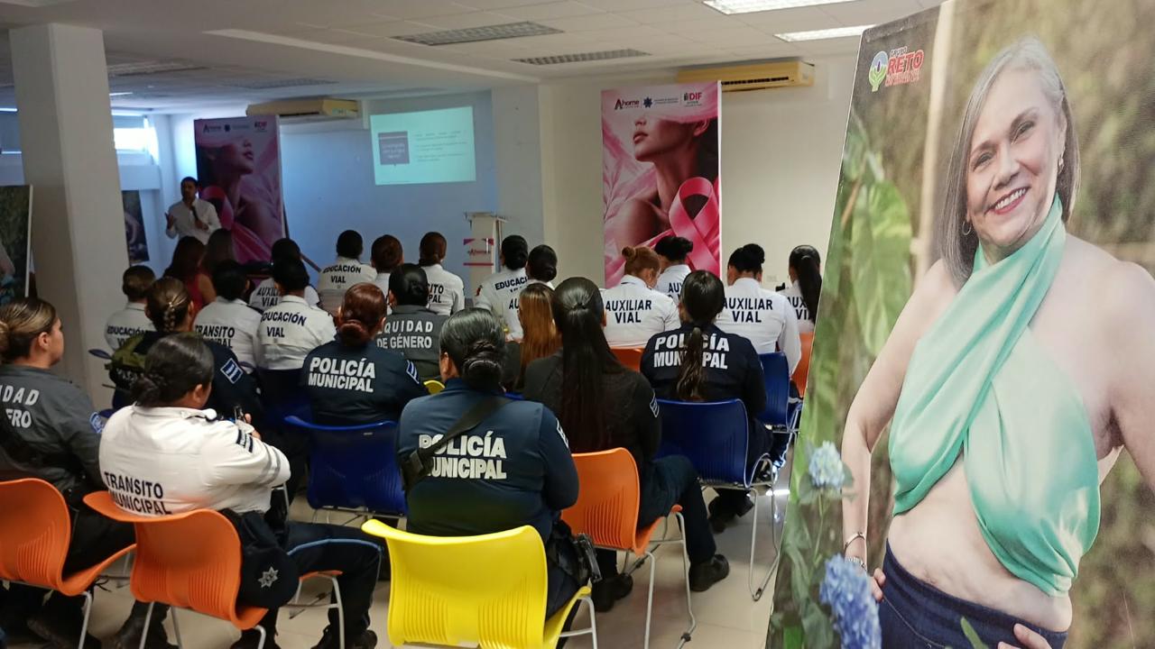 Promueven en Ahome la detección oportuna del cáncer de mama con conferencia a mujeres de la SSyPC